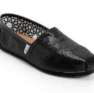 Black TOMS